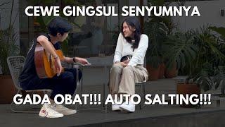 CEWE GINGSUL DINYANYIIN LAGU JAWA, DAMAGENYA GA MAIN!!!