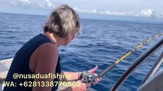 Cewek Mancing ikan Snaper di laut dalam di Bali dengan @baliwahoo_nusaduafishing  Fishing in Bali