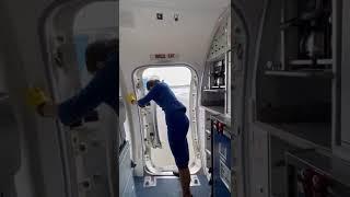 Boeing 737-800 door closing #flyuia #crew #shorts