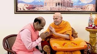 Lok Sabha Speaker Shri Om Birla Meets Mahant Swami Maharaj, Delhi, India, 15 Oct 2022