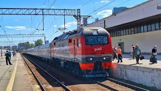 Прибытие ЭП2К-348 со скорым поездом №176Э сообщением Симферополь-Москва