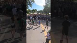 2,000 new UND freshman close down University Ave for class photo