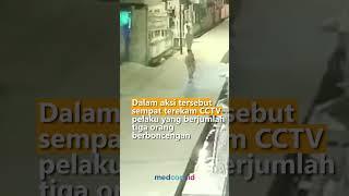 TEREKAM CCTV! PAMAN DAN PONAKAN DISERANG KELOMPOK GENG MOTOR