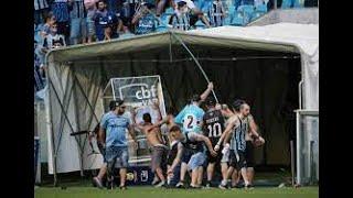 EITA CONFUSÃO na ARENA!! TORCIDA do GRÊMIO quebra a cabine do VAR após DERROTA no BR-SÉRIE-A