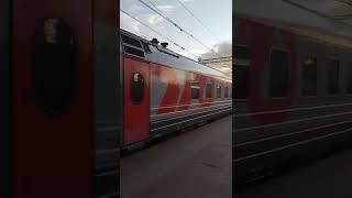прибытие поезда Санкт-Петербург - Анапа на вокзал города Тверь.