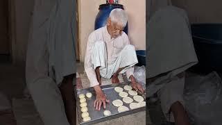 Kachori Wale Dada @ 80 years old Selling Aalo Kachori on Cycle Indore Street food