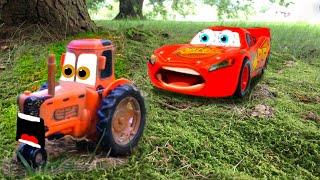 TRACTOR TIPPING FUN Disney Cars 3 Lightning McQueen Mater Car TOYS Surprise Toy Story Movie for Kids