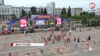 В День города по главной площади Улан-Удэ прошло красочное шествие коллективов