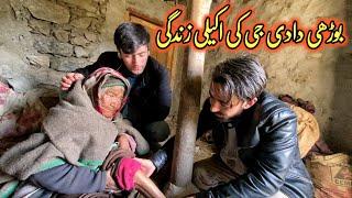 An Old Lady Living Alone In This Mud House | Dadi g ki Zindagi | Rescuing Old Lady ￼in Mountains