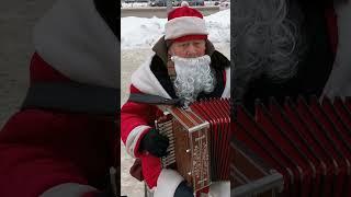 С Уважением, к Пожилым уличным музыкантам.