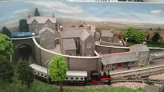 Compact Budget Oval N gauge model Railway/Railroad video tour and locomotives running