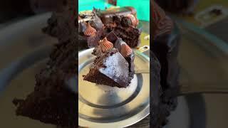 இந்த மாதிரி chocolate cake நான் சாப்பிட்டதே இல்லை The Brownie studio #shorts #ytshorts