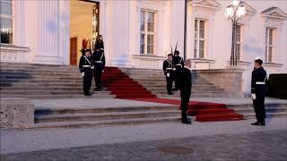 Ehrenposten Ablösung Schloss Bellevue III