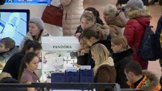 Россияне спешат потратить рубли на предновогодний шоппинг (новости) http://9kommentariev.ru/