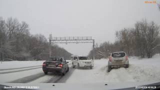 Авторегистратор заснял момент аварии на трассе "Курск - Москва"
