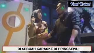 Viral...! Video mesra kades peluk istri kadus di karaoke pringsewu