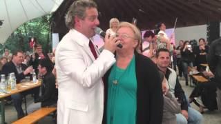 Graziano singt mit seiner lieben Mama "  Mama Leone  " Branzoll Südtirol 10.10.15