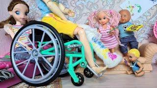 DAD BROKE HIS LEG, SOMEONE PAINTED THE PLASTER))) Katya and Max funny family funny dolls Darinelka