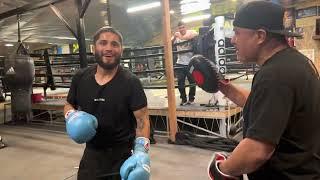 Epic RGBA fighter makes the whole gym laugh while hitting mitts | esnews boxing