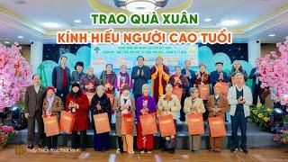 Trao quà hiếu kính, gửi trọn yêu thương tới người cao tuổi - Trung ương Hội Người cao tuổi Việt Nam