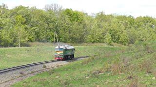 An unexpectedly jumped out diesel locomotive on the way to supply yard