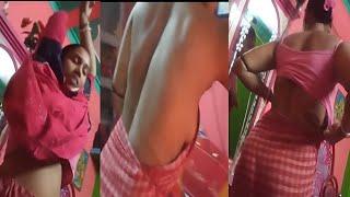 Bathing bloghot boudi  Saree Blouse blog/hot gosol hot video vabir gosol