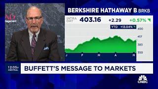 Warren Buffett is now 'as bearish as he ever gets,' says Bill Smead
