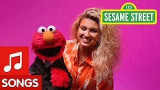 Tori Kelly Sings about Bugs! | The Not-Too-Late Show with Elmo