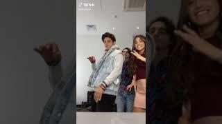 Elenco de Kally’s Mashup bailando “Unlock it” por medio de Tik Tok