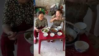 Đồ ăn ngon tự nhiên mẹ đi ăn phở 