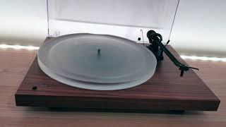 Using an Acrylic vs Metal Platter on a turntable.