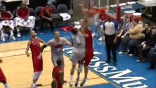 6-foot-2 Jerry Smith POSTERIZES 7-foot-5 Will Foster!