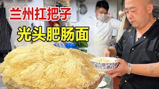 甘肃光头哥卖肥肠面，1天煮150斤大肠，自信爆棚称兰州最正宗【麦总去哪吃】