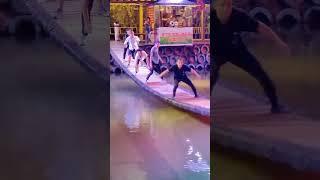 Internet celebrity bridge, exciting bridge shaking live entertainment, funny and exciting