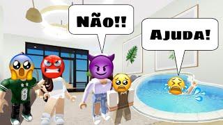 HISTÓRIA ROBLOX - A faxineira que maltrata as crianças e vai pra cadeia!