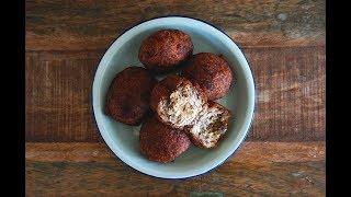 Kuih Jemput Jemput Pisang (Cekodok Pisang /Deep-Fried Banana Balls) 炸香蕉丸