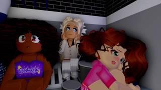 They had a sleepover and this happened...(Royale High RP Ep. 1)