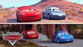 Recriando a corrida de Relâmpago MacQueen e Sally Carrera com brinquedos | Pixar Carros