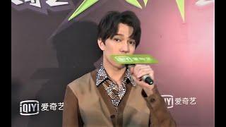 Dimash ‘s interview at behind stage of “Scream night” iQIYI Beijing.2017.12.02【Live HD】