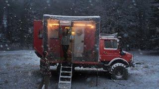 WE COVERED THE BALCONY OF THE CARAVAN WITH AN INFLATABLE TENT IN A SNOW CAMP