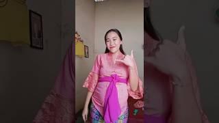 Bumil seksi pake baju adat bali