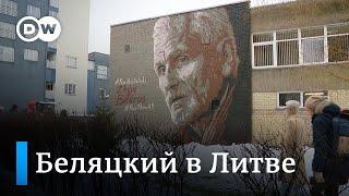 В Вильнюсе открыли мурал в честь Алеся Беляцкого вблизи посольства Беларуси