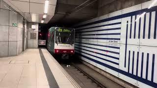 Abfahrt B80D (EM2024 "Slowakei" und IAL) der Rheinbahn in Duisburg-Meiderich