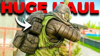 Taking the JUICY LOOT from Customs! (HUGE LOOT RAID) - Escape from Tarkov