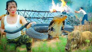 Survival skills - Confronting KIng Cobra in the Forest - Danger Lurks  / Tila Survival