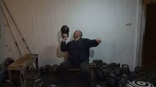 ЖИМ ГИРИ 53,4 КГ ДУЖКА 50 ММ НАПОПА СИДЯ НИЗКО 53 KG KETTLEBELL 50 MM HANDLE BOTTOM UP PRESS SEATED