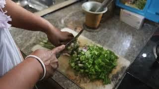 Onion leaf cutting by Russian Mom / Russian style cooking / open village kitchen @mpp88lifestyle