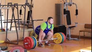 Андрей Арямнов отрывает от земли 240 кг