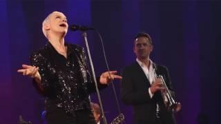 Annie Lennox - I Cover The Waterfront (Live 2015)