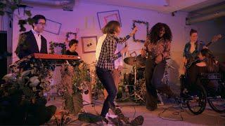 Verschieden - Larifari feat. Studio 13 Live-Session-Musikvideo